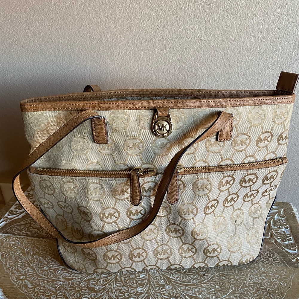Michael Kors bag. Barely worn!